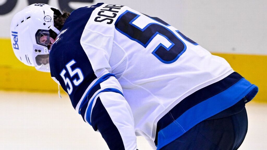Scheifele plays, scores hours after losing father